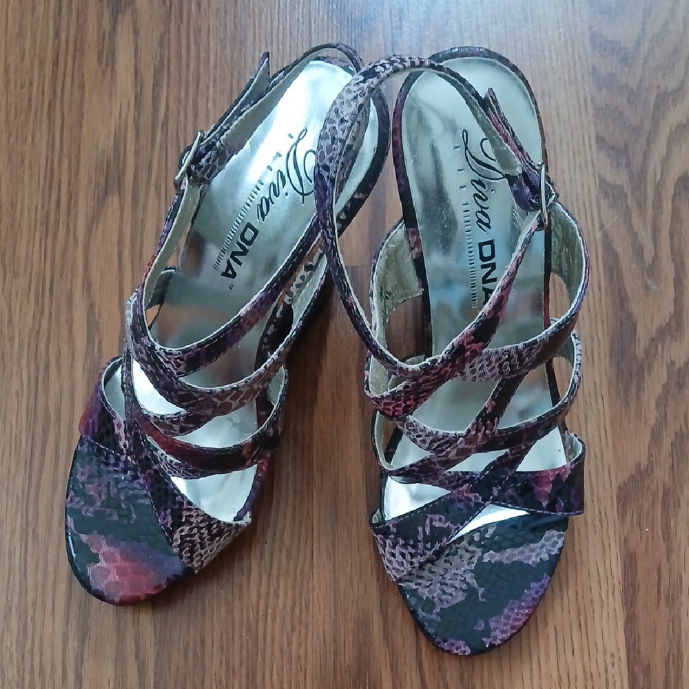 Women's Strappy‎ Sandals - Multicolor